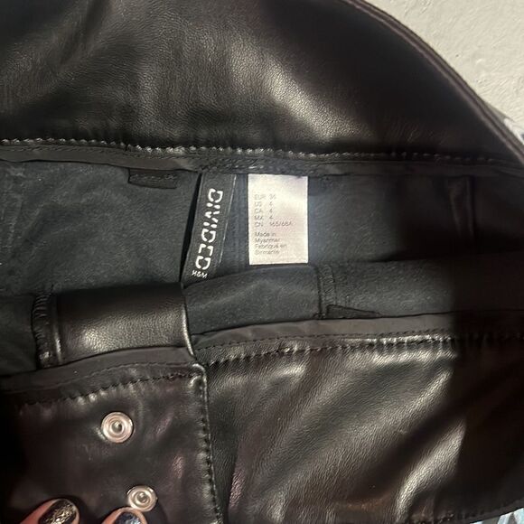 Black Custom Graffiti Size 4 Black Faux Leather Mini Skirt - Picture 4 of 4